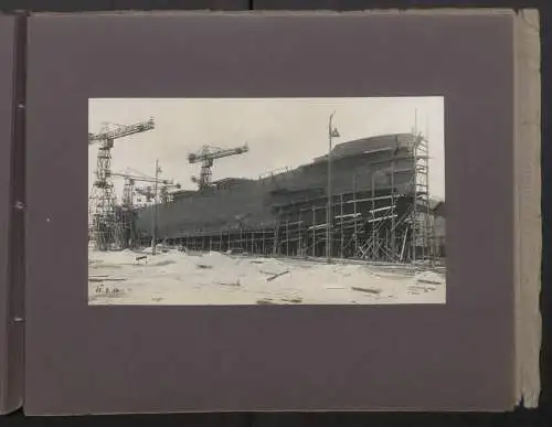 Fotoalbum mit 24 Fotografien, Ansicht Bremen, Actien-Gesellschaft Weser, Bau des Fracht Dampfer Arnfried 1911