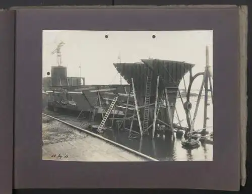 Fotoalbum mit 24 Fotografien, Ansicht Bremen, Actien-Gesellschaft Weser, Bau des Fracht Dampfer Arnfried 1911