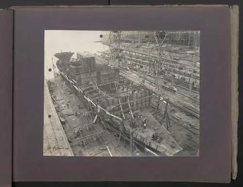 Fotoalbum mit 24 Fotografien, Ansicht Bremen, Actien-Gesellschaft Weser, Bau des Fracht Dampfer Arnfried 1911