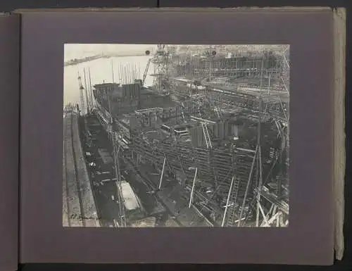 Fotoalbum mit 24 Fotografien, Ansicht Bremen, Actien-Gesellschaft Weser, Bau des Fracht Dampfer Arnfried 1911