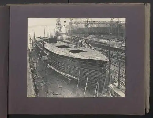 Fotoalbum mit 24 Fotografien, Ansicht Bremen, Actien-Gesellschaft Weser, Bau des Fracht Dampfer Arnfried 1911