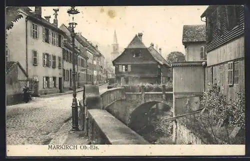 AK Markirch /Ob.-Els., Strassenpartie mit Brücke und Kirche