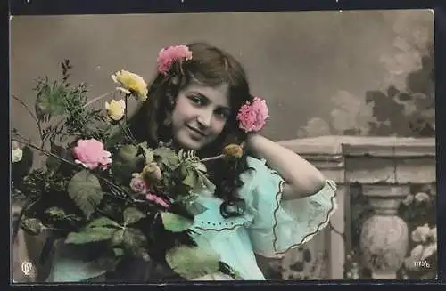 Foto-AK GL Co Nr. 1175 /6: Junges Mädchen mit Blumen im Haar