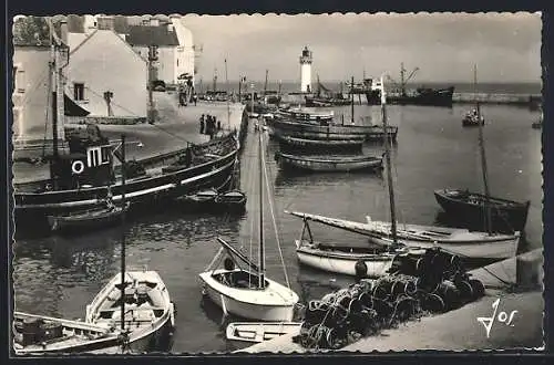 AK Port Haliguen, Pittoresque port de pêche avec phare et bateaux amarrés