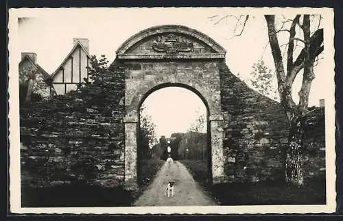 AK Rochefort-en-Terre, L`Entrée du Château