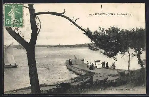 AK Île-aux-Moines, Le Grand Pont avec vue sur la mer et voiliers