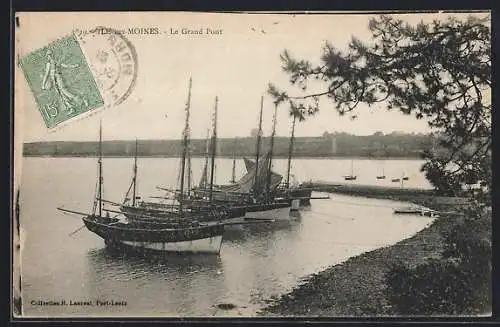 AK Ile-aux-Moines, Le Grand Pont et les bateaux amarrés