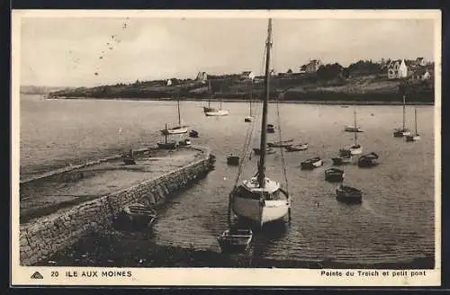 AK Île-aux-Moines, Pointe du Treich et petit pont avec bateaux amarrés