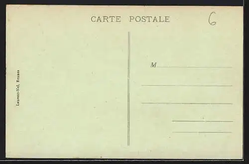 AK Larmor, La Plage de Toulhars avec bateaux et maisons en arrière-plan