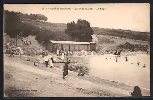 AK Larmor Baden, La Plage du Golfe du Morbihan avec baigneurs et cabines de plage