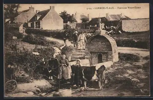 AK Larmor-Plage, Fontaine Notre-Dame et villageois au travail