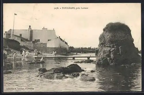 AK Toulhars, Vue sur la plage et les rochers près de Larmor