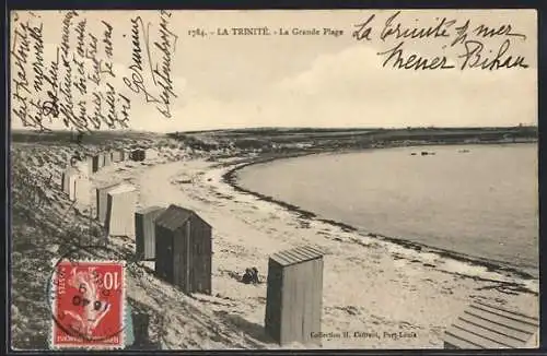 AK La Trinité, La Grande Plage avec cabines de plage et vue sur la mer