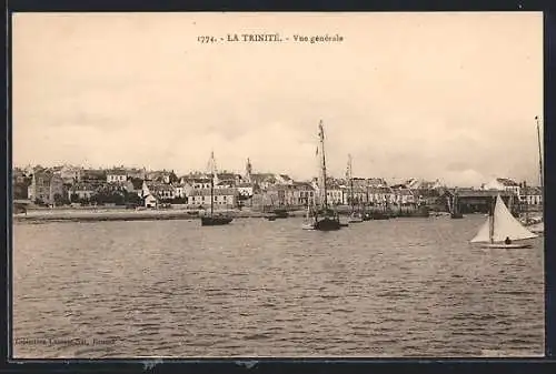 AK La Trinité, Vue générale avec voiliers sur le port