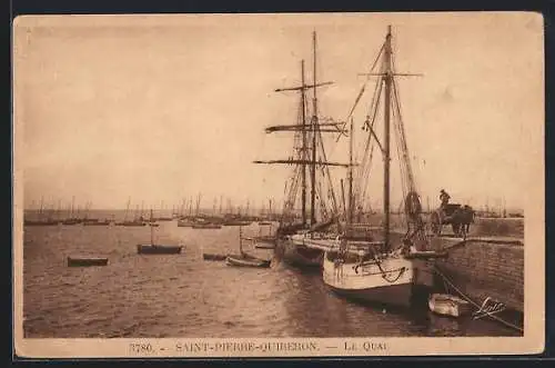 AK Saint-Pierre-Quiberon, Le Quai avec voiliers amarrés