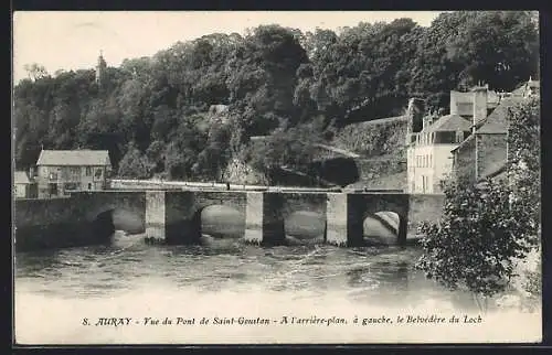 AK Auray, Vue du Pont de Saint-Goustan et le Belvédère du Loch à l`arrière-plan