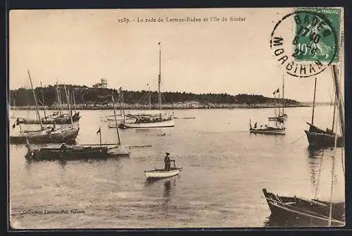 AK Larmor-Baden, La rade et l`île de Berder avec voiliers