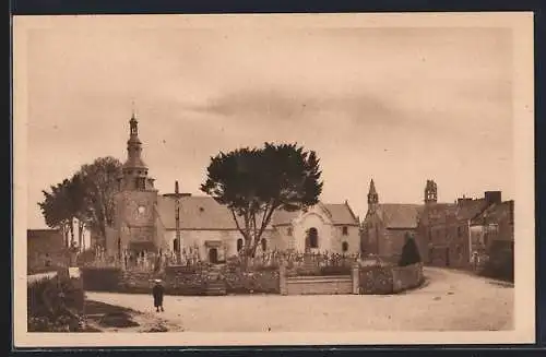 AK Plumergat, Vue de l`église et du cimetière entourant le bourg