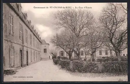 AK Saint-Gildas-de-Ruis, La Cour d`Entrée de la communauté