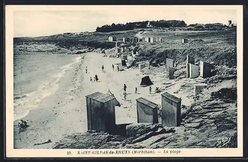 AK Saint-Gildas-de-Rhuys, La plage avec cabines et promeneurs sur le sable