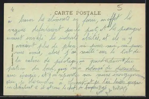 AK Larmor, La Plage animée avec baigneurs et maisons en arrière-plan