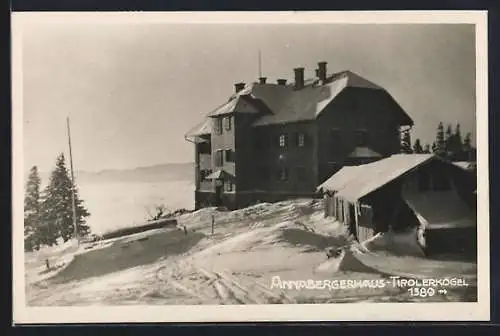 AK Annabergerhaus am Tirolerkogel, Aussenansicht der Berghütte, Winteransicht