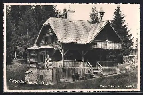 AK Gröndahlhaus, Ortspartie mit Berghütte