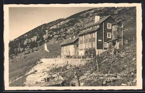 AK Ötscherschutzhaus, Blick zur Berghütte