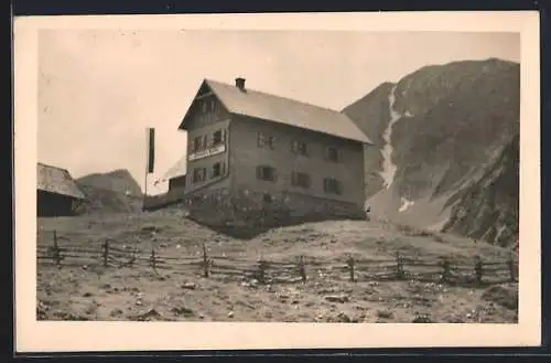 AK Dümler-Hütte, Ansicht gegen den Berg