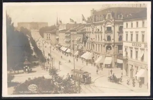 AK Oslo, Ortsansicht mit Geschäften, Grand Hotel und Strassenbahn