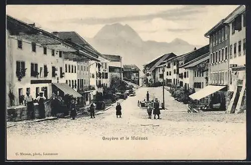 AK Gruyères, Strassenpartie mit Blick zum Moléson