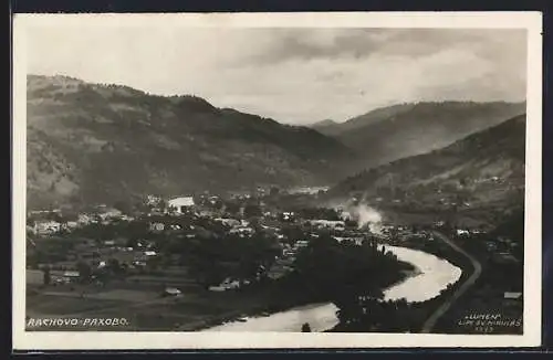 AK Rachov / Rachovo, Blick von einer Anhöhe auf die Ortschaft