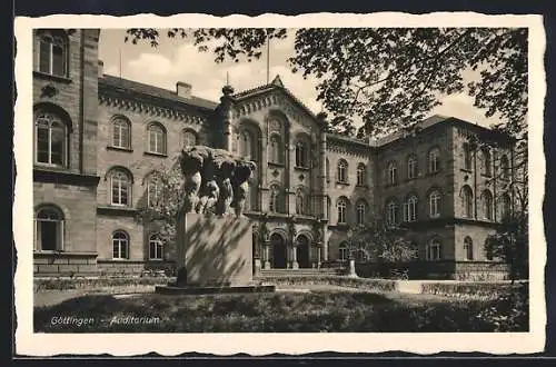 AK Göttingen, Auditorium mit Denkmal