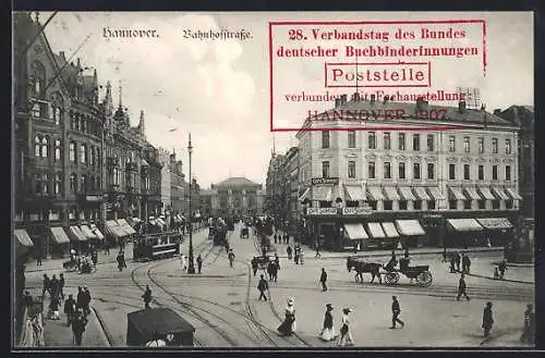 AK Hannover, Partie an der Bahnhofstrasse mit Passanten und Strassenbahn