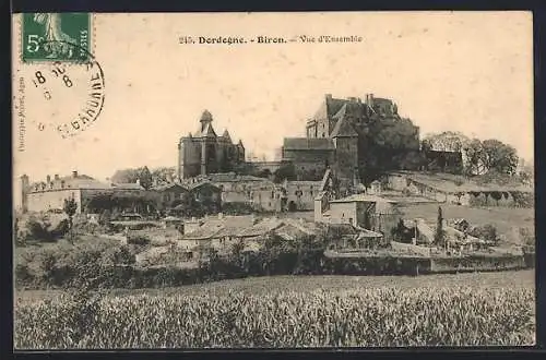 AK Biron, Vue d`ensemble du village et du château imposant