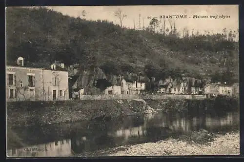 AK Brantôme, Maisons troglodytes le long de la rivière