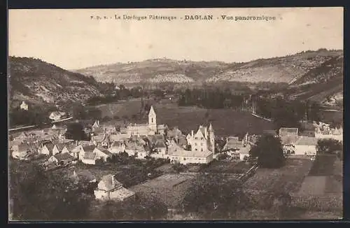 AK Daglan, Vue panoramique du village dans la Dordogne pittoresque