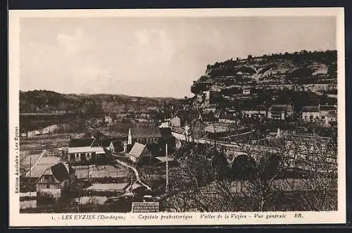 AK Les Eyzies, Capitale préhistorique, Vallée de la Vézère, Vue générale