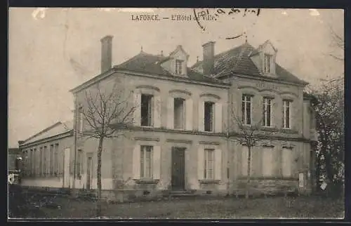 AK Laforce, L`Hôtel de Ville