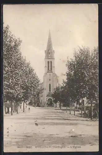 AK Mussidan, L`église et l`avenue bordée d`arbres