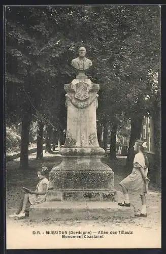 AK Mussidan, Allée des Tilleuls, Monument Chastanet