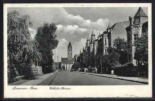 AK Demmin /Pom., Wilhelm-Strasse mit Blick zur Kirche