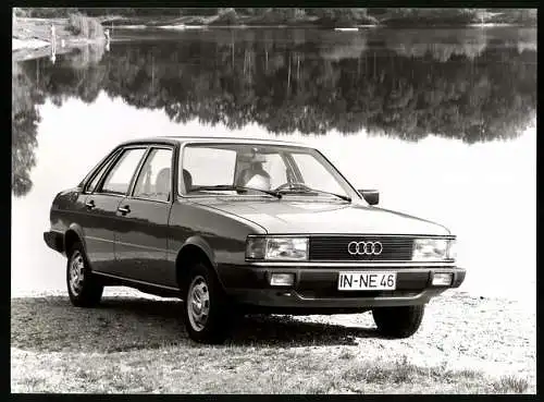 Fotografie Auto Audi 80, Limousine Kennzeichen Ingolstadt, Werkfoto