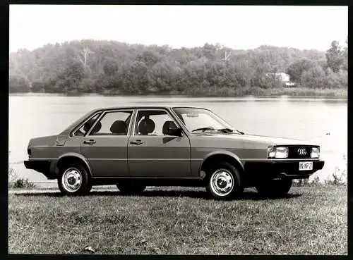 Fotografie Auto Audi 80, Limousine mit ennzeichen Ingolstadt