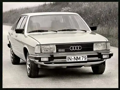 Fotografie Auto Audi 100 5E, Limousine mit Kennzeichen Ingolstadt