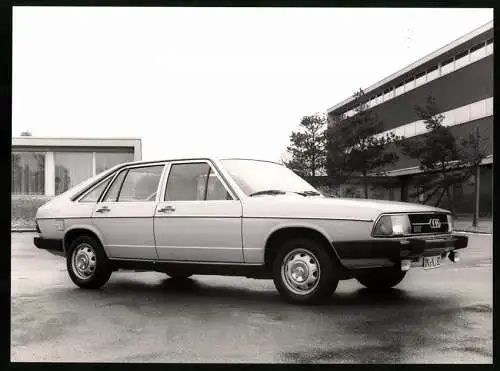 Fotografie Auto Audi 100 Avant, Fliessheck-Limousine, Werkfoto