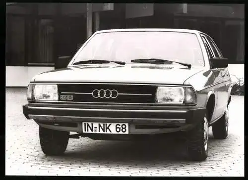 Fotografie Auto Audi 100 5S, PKW mit 5-Zylinder Vergasermotor, Werkfoto