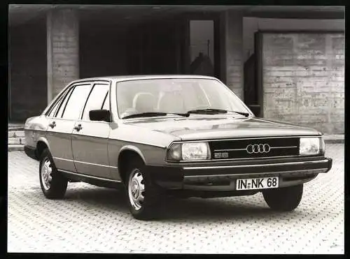 Fotografie Auto Audi 100 5S, Stufenheck-Limousne, Werkfoto