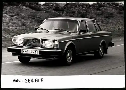 Fotografie Auto Volvo 264 GLE, Stufenheck-Limousine, Werkfoto