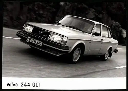 Fotografie Auto Volvo 244 GLT, Stufenheck-Limousine, Werkfoto